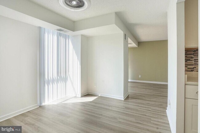 Building Photo - 2300 Pimmit Dr