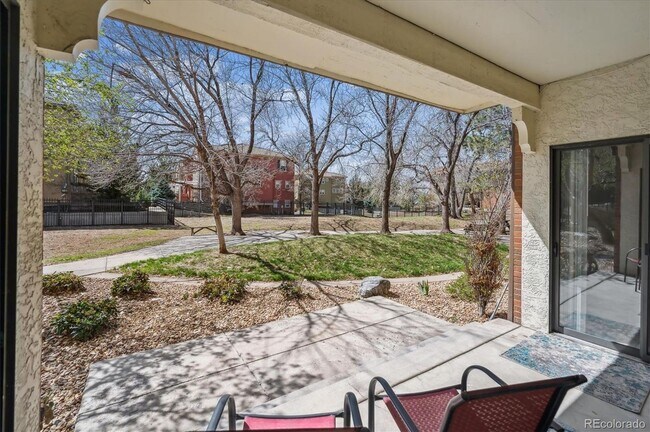 Building Photo - Spacious 2BD, 2BA Condo with Bonus Flex Room