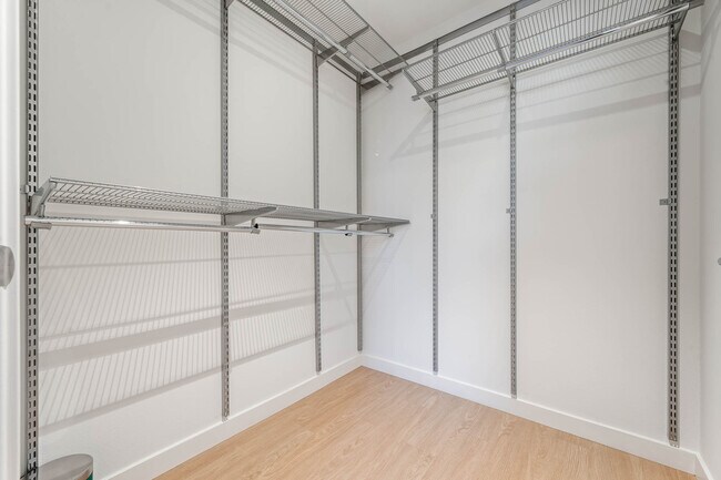 Building Photo - 5851 W 88th St