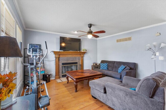 Building Photo - 6319 N Colorado Ave