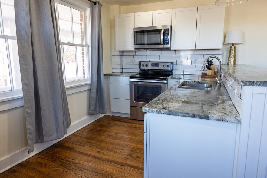 Building Photo - 908 Honor Heights Dr