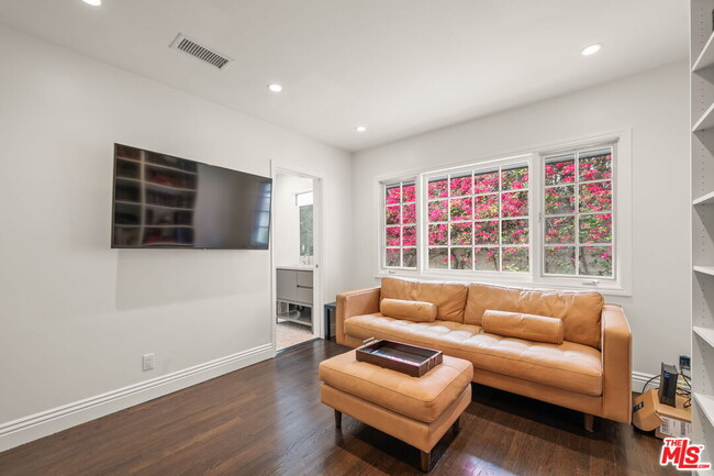 Building Photo - 9023 Alto Cedro Dr