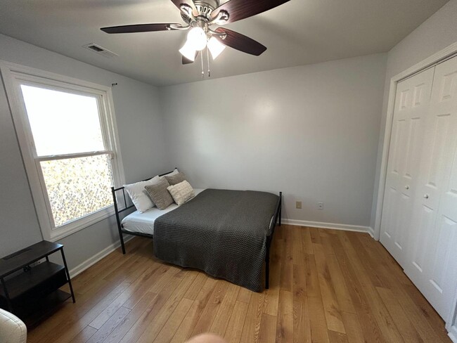 Building Photo - 900 Newcombe Rd