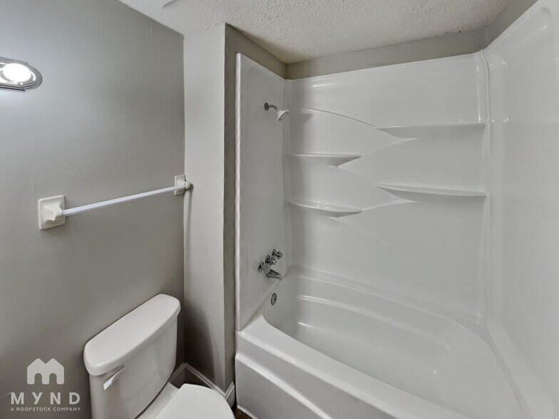 Building Photo - 6827 Starkenburg Ln