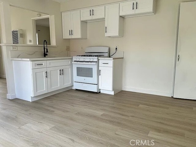 Building Photo - 558 S Benjamin St