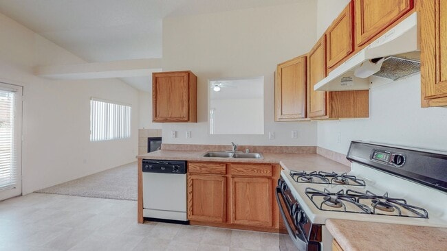 Building Photo - Lovely 3 bedroom home in convenient location.