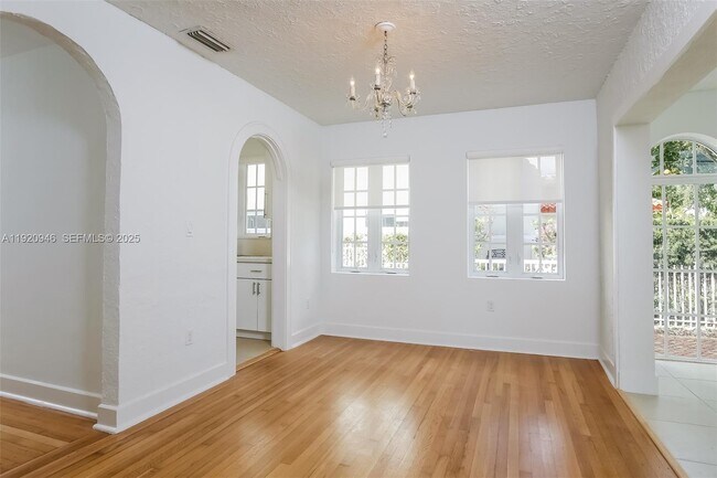 Building Photo - 1916 Ferdinand St