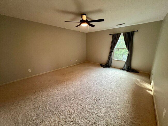 Building Photo - 1302 Honeywood Pl