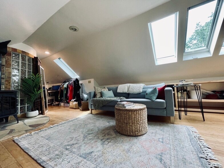 Building Photo - 1701 Taylor St NE