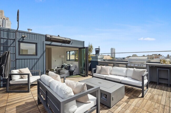 Building Photo - NOB HILL TOWNHOME FOR RENT - $13,000/mo