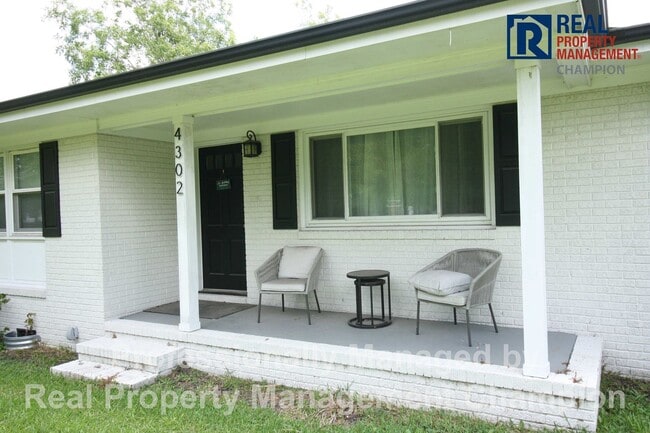 Primary Photo - Furnished and Updated 4 BD/2.5 BA Home wit...