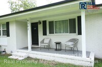 Building Photo - Furnished and Updated 4 BD/2.5 BA Home wit...
