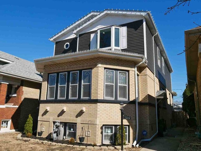 Primary Photo - 2517 Clinton Ave