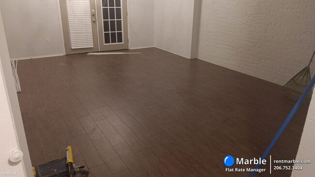 Building Photo - 4 br, 2.5 bath Townhome - 2207 Montclair Dr