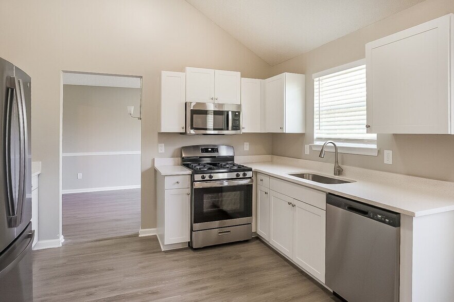 Building Photo - 6926 Silver Grass Ct