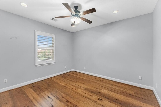 Building Photo - 4857 Dutton Lake Dr