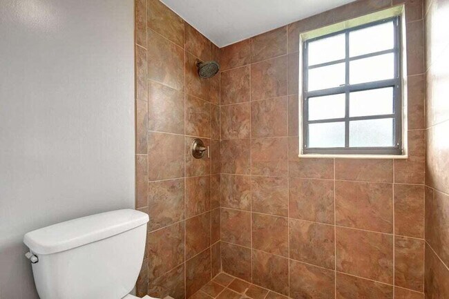 Building Photo - 4489 Oak Terrace Dr