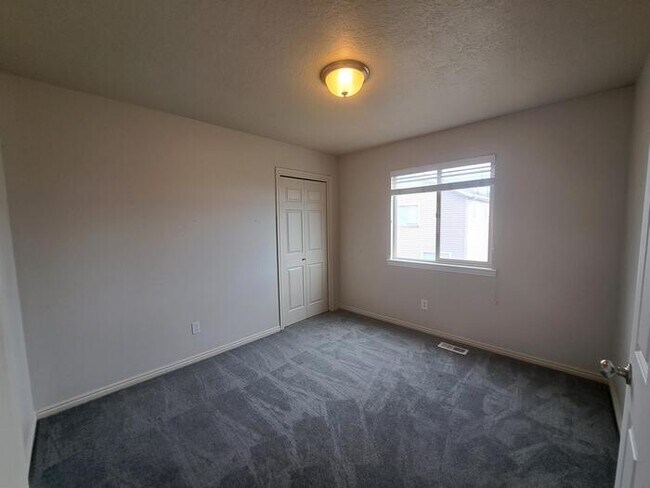 Building Photo - 7398 N Ute Dr