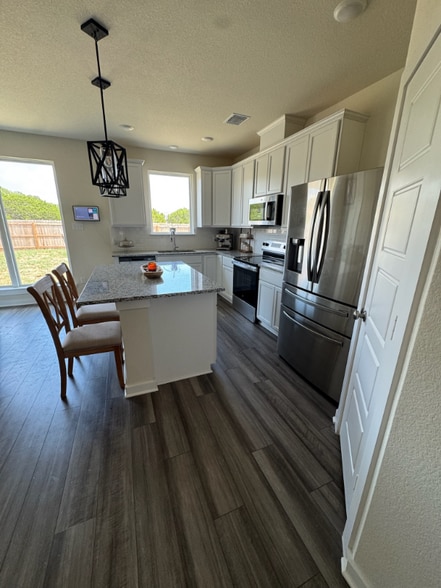 Building Photo - 4644 Allison Dr