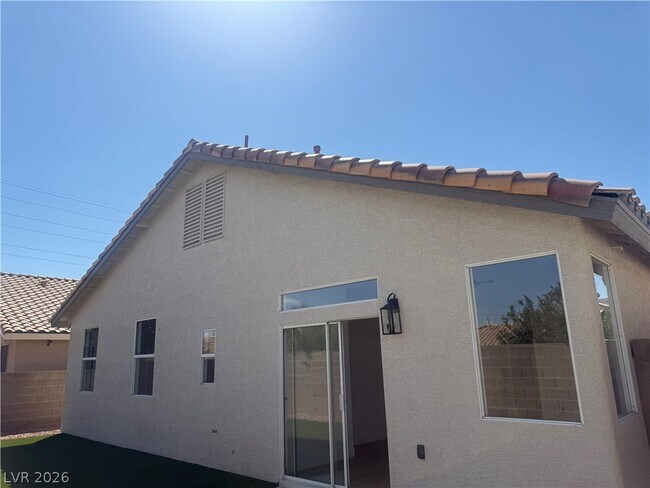 Building Photo - 1408 E Hometown Ave