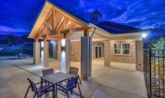 Building Photo - 1743 Tahoma Dr
