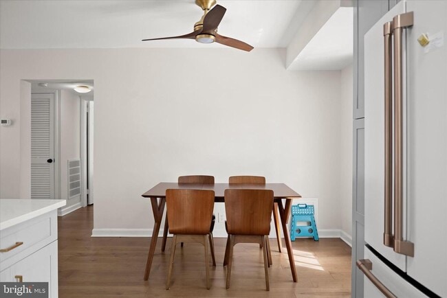 Building Photo - 3031 S Columbus St