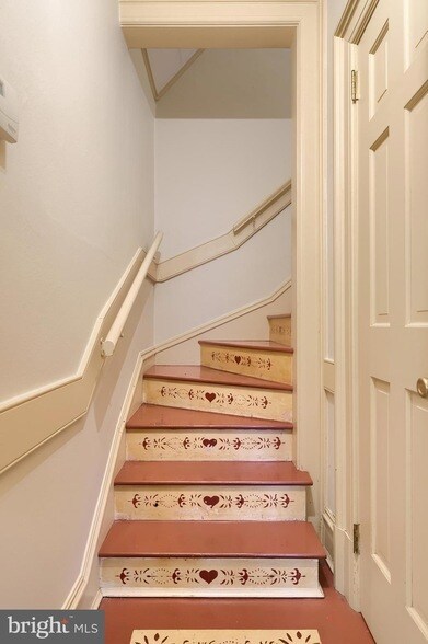 Building Photo - 226 E Caracas Ave