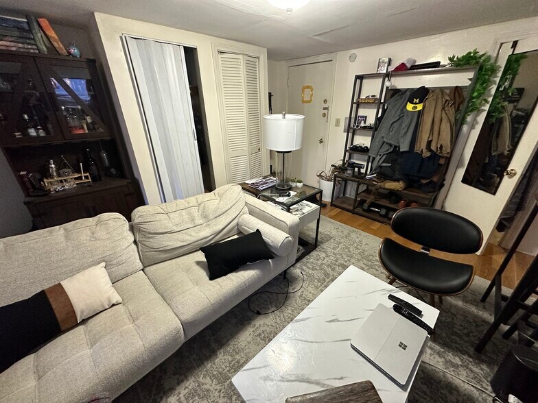 Building Photo - 218 Cambridge St