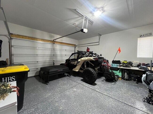 Building Photo - Immaculate 3 Bedroom Ranch Home Close to P...