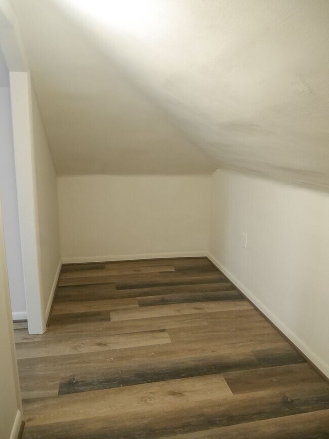 Building Photo - 1207EA