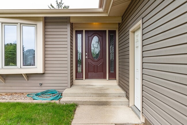 Building Photo - 310 Huntington Dr