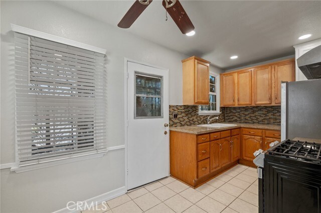 Building Photo - 15702 Halldale Ave