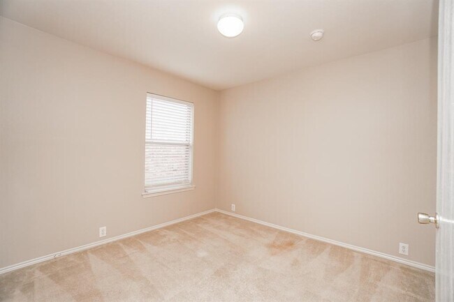 Building Photo - 8920 King Ranch Dr