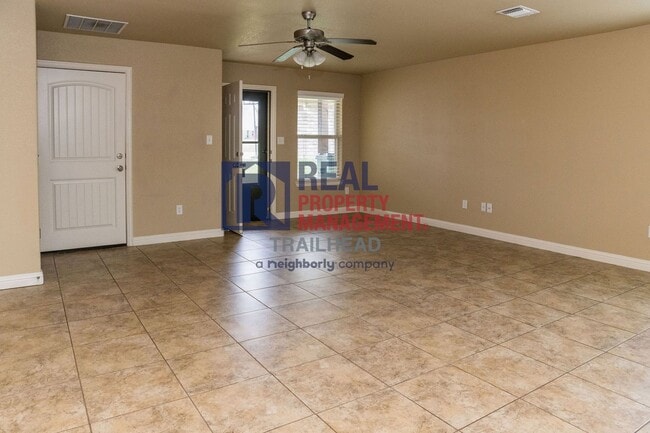 Building Photo - 905 Dart Ct