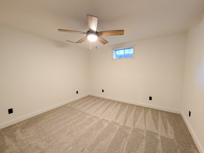 Building Photo - 1658 E 1500 N