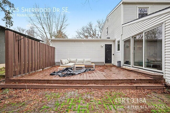 Building Photo - 1706 Sherwood Ave SE