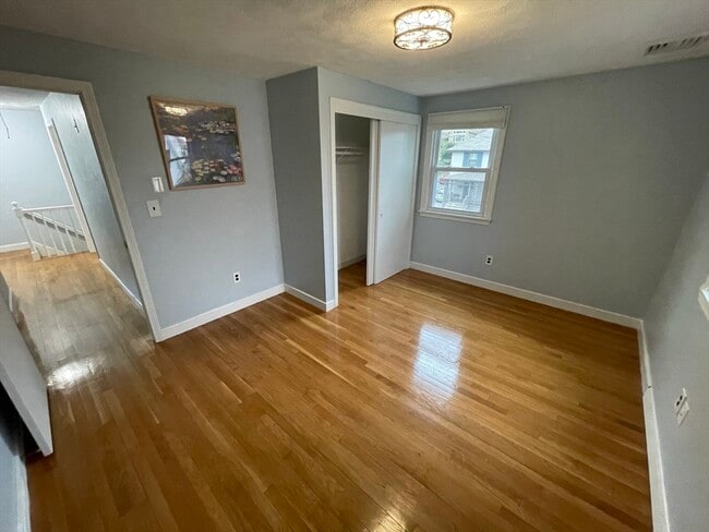 Building Photo - 18 Charles St