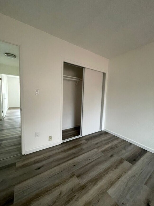 Building Photo - 2-Bedroom, 1-Bath Duet in Union City