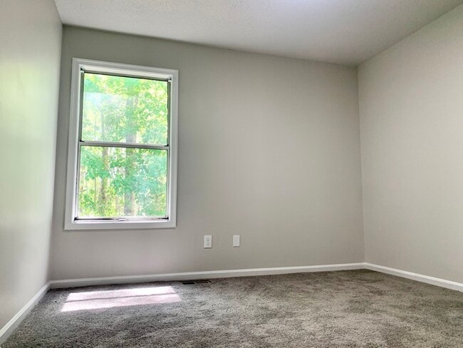 Building Photo - 3-Bedroom Townhome for Rent - Hampton, VA