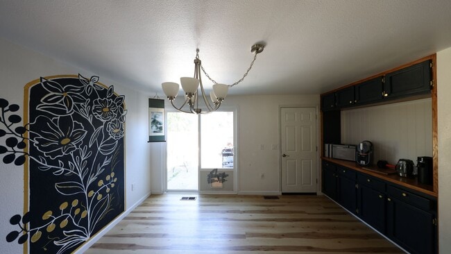 Building Photo - 3 Bed 2.5 Bath - Groups - Pet Friendly - Large Yard - NAS Whidbey