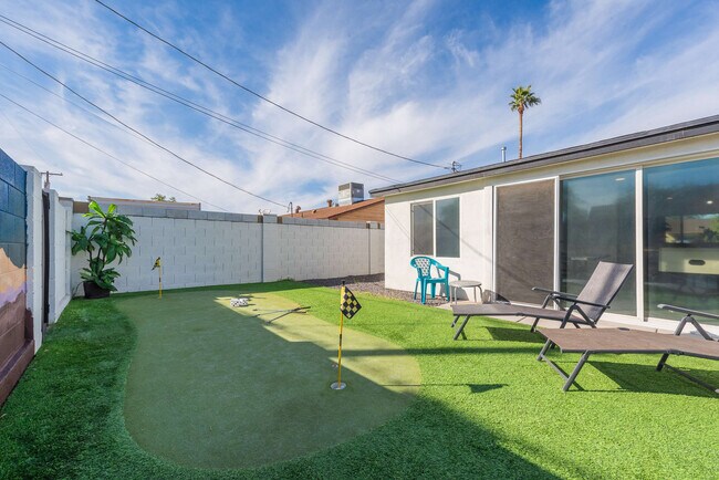 Building Photo - 4917 E Granada Rd