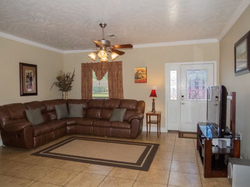 Building Photo - 617 E School St