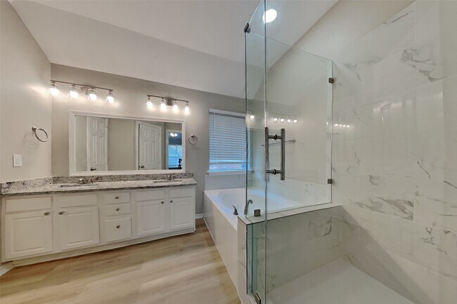 Building Photo - 26925 Carriage Manor Ln