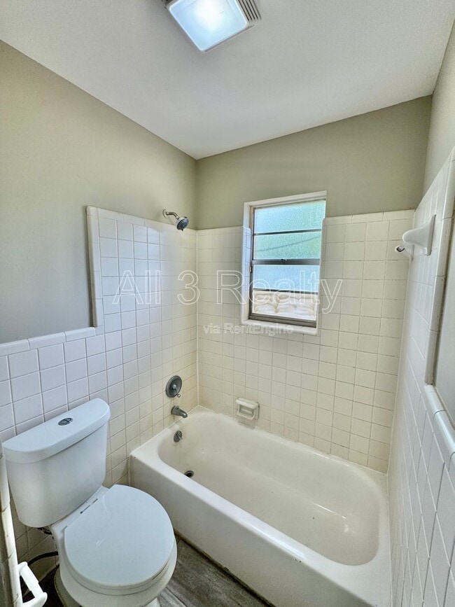 Building Photo - 502 Adler Dr