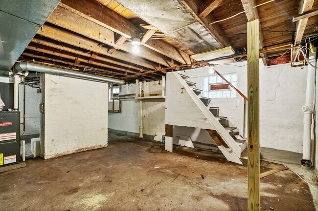 Building Photo - 1231 Adon St