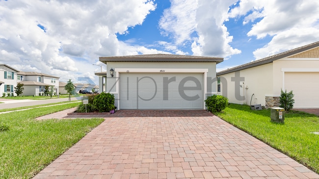 Building Photo - 5921 Catamaran Ave