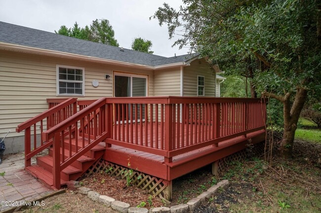 Building Photo - 303 Sedgefield Ct