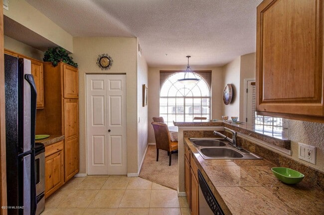 Building Photo - 1500 E Pusch Wilderness Dr