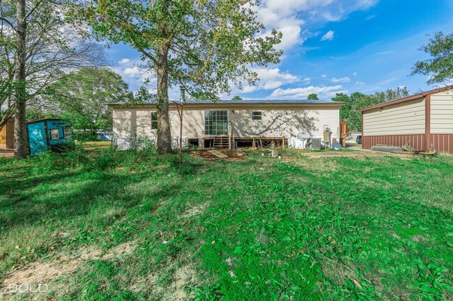 Building Photo - Log Cabin Style Double Wide in Waskom