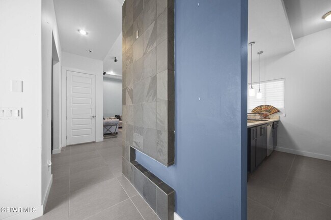 Building Photo - 5973 Cartagena Cir